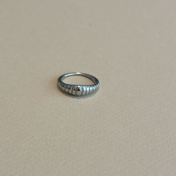 Pinky Textured Ring N1293 - Picture 3 of 5